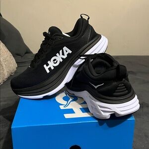 New never worn Hoka Women’s 7B Bondi 8 Sneakers Black with White Hoka Accents